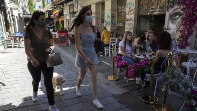 Τζανάκης: Μονοψήφιο ημερήσιο αριθμό θανάτων μέσα Ιουλίου – Πού οφείλεται η μεγάλη πτώση των δεικτών