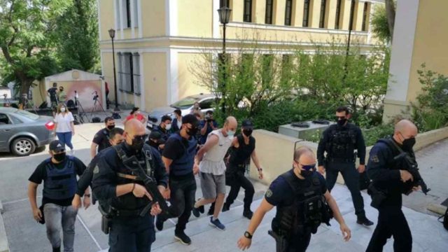 Βιασμός στα Πετράλωνα: Προφυλακιστέος ο βιαστής της 50χρονης – Αρνήθηκε τις κατηγορίες στην απολογία του – Ο άνθρωπος που οδήγησε τους αστυνομικούς στο δράστη