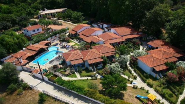 Σκιάθος: 4+1 υπέροχα ξενοδοχεία με εξαιρετική βαθμολογία στο booking – Οι καλύτερες επιλογές από τον Τάσο Δούση