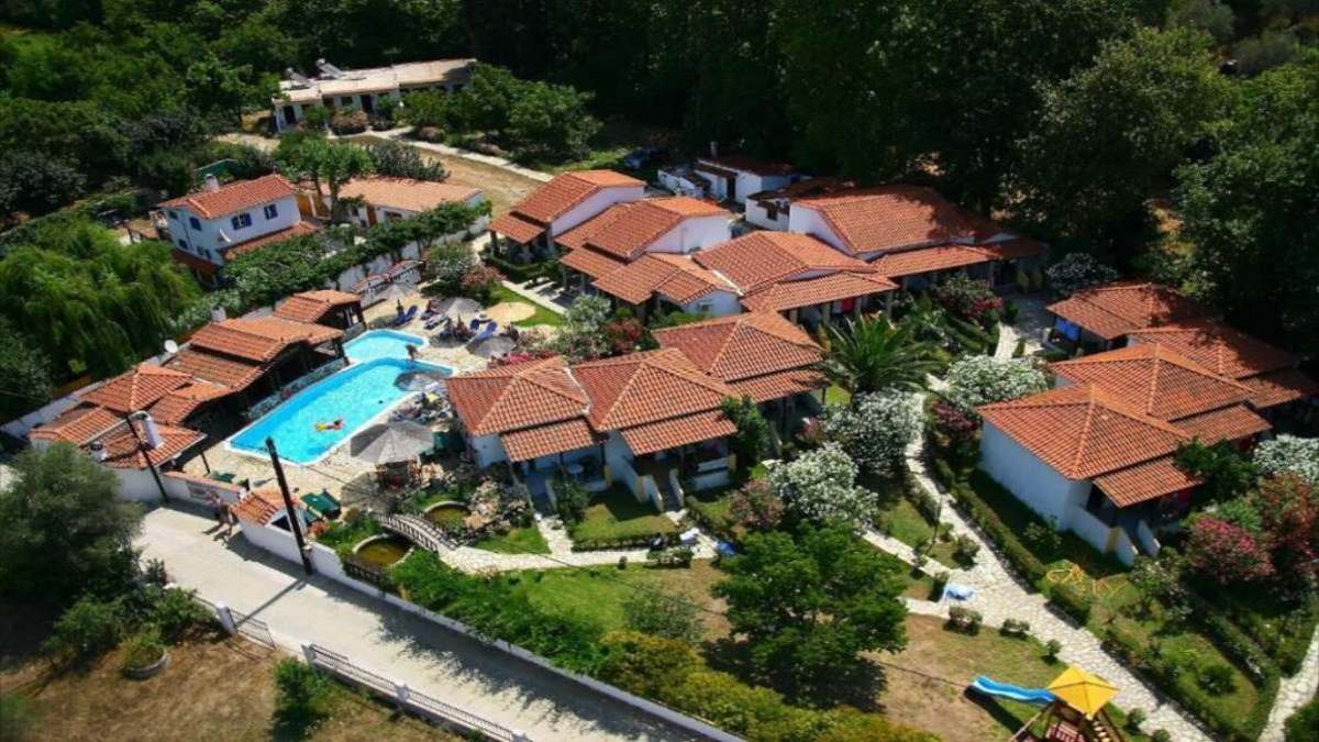 Σκιάθος: 4+1 υπέροχα ξενοδοχεία με εξαιρετική βαθμολογία στο booking – Οι καλύτερες επιλογές από τον Τάσο Δούση