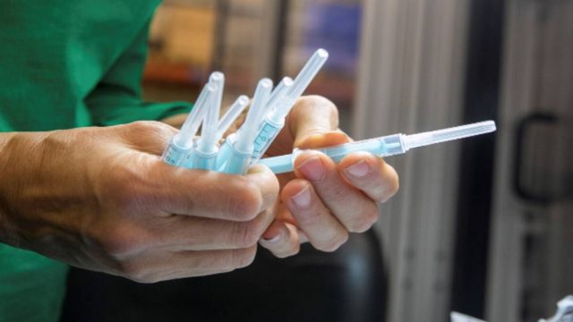 Έρχεται υποχρεωτικός εμβολιασμός σ’ όλους τους Έλληνες; Βόμβα Μητσοτάκη – Ποια τα προνόμια των εμβολιασμένων