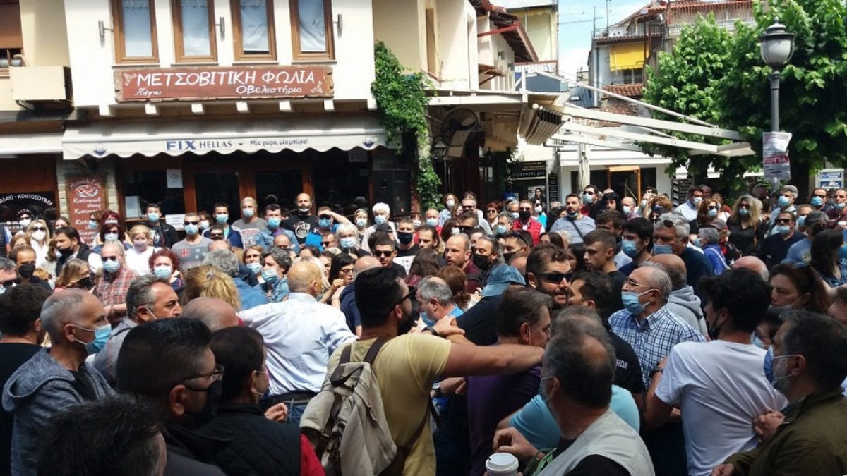 Ιωάννινα: Πλάκωσαν στο ξύλο πρώην βουλευτή του ΣΥΡΙΖΑ στην πορεία κατά του εργασιακού νομοσχεδίου της Νέας Δημοκρατίας! (video)