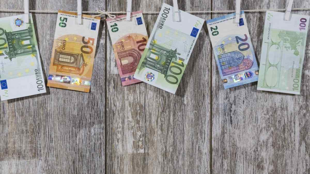 Επίδομα 534 ευρώ: Συνεχίζονται οι αναστολές και τον Ιούνιο – Πώς θα κάνετε «κούρεμα» χρεών