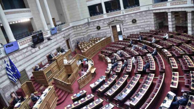 Εργασιακό νομοσχέδιο: Νόμος του κράτους με 158 ψήφους στη Βουλή – Τι προβλέπει