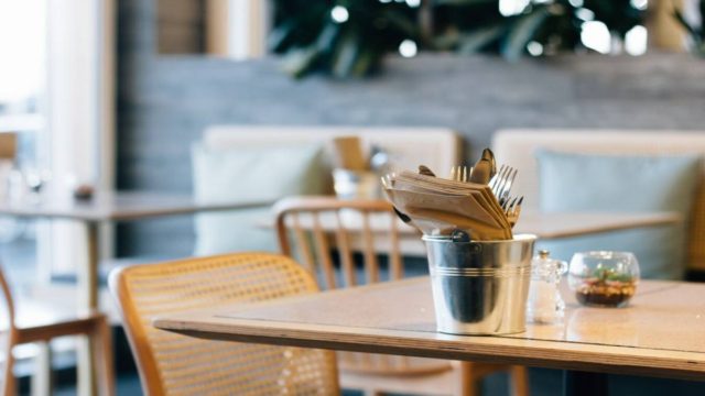 Έρχονται δύο κατηγορίες εστιατορίων και καφέ: Τα Covid Free και τα μεικτά!