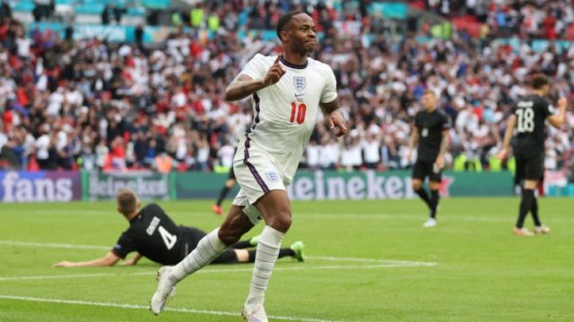 Euro 2020: Οι Άγγλοι έγραψαν ιστορία περνώντας στους “8” – Τα «πάντσερ» έμειναν από «ερπύστρια» μέσα στο Ουέμπλεϊ (Video)
