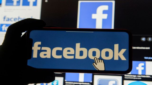 Facebook: 4+1 πληροφορίες που δεν πρέπει να αναρτούμε – Το κόλπο για να διαβάζεις τα μηνύματα χωρίς να δει ο αποστολέας το «διαβάστηκε»