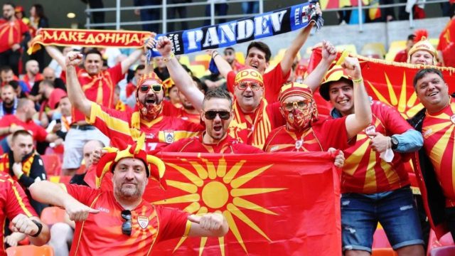Προκλητικός ο Αλβανός υπουργός εξωτερικών των Σκοπίων: «Δεν αλλάζουμε τη φανέλα “Μακεδονία” στο Euro»