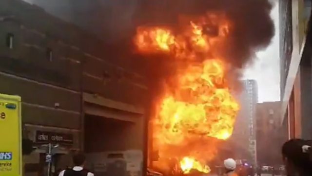 Φωτιά σε σταθμό του μετρό στο Λονδίνο – Τρομάζουν τα βίντεο