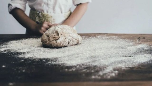 Πήγε να τον κλέψει και αυτός του έδωσε εργασία – 25 χρόνια μετά γύρισε για να τον ευχαριστήσει (Video)