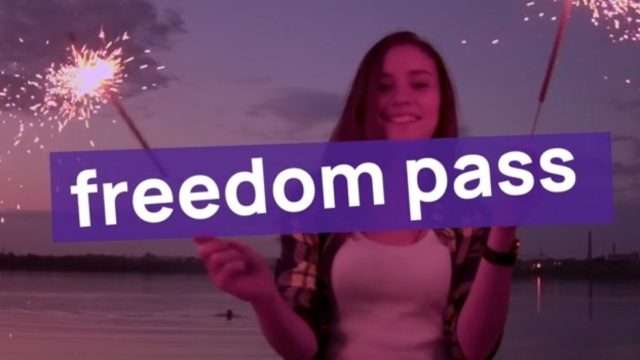 Freedom Pass: Τι είναι και πως λειτουργεί η κάρτα σε νέους 18-25 ετών – Αντίστροφη μέτρηση για extra προνόμια εμβολιασμένων