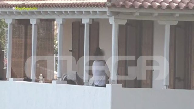 Γλυκά Νερά: Τσακίζει κόκαλα! Στην αγκαλιά της γιαγιάς της η μικρή Λυδία – Στο σπίτι που μεγάλωσε η Καρολάιν (Video)