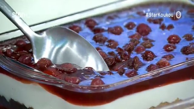 Γλυκό ψυγείου με ψητά κεράσια και ζελέ βυσσινάδας (Video)