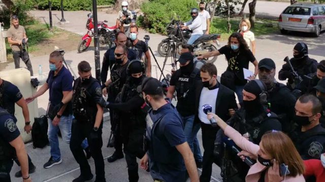 Έγκλημα στα Γλυκά Νερά: Στα δικαστήρια με αλεξίσφαιρο γιλέκο και… όλη την Αστυνομία ο Μπάμπης – Το προφίλ του 32χρονου «κτήνους»
