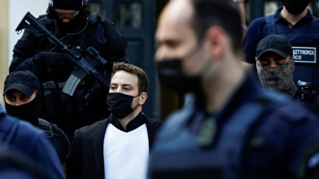 Προκλητικός και είρωνας ο φονιάς σύζυγος στα Γλυκά Νερά: Κοιτούσε με ψηλά το κεφάλι και υπεροπτικά!