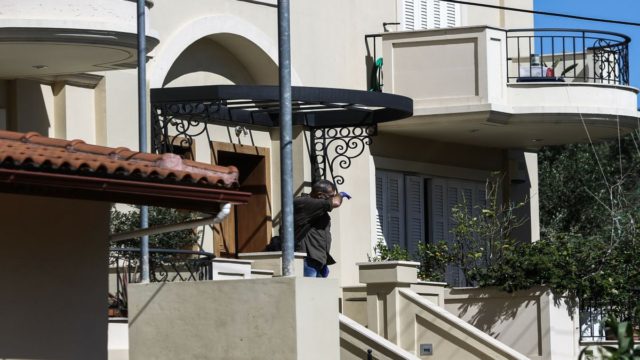 Γλύκα Νερά – Μαρτυρία: Τι είπε ο μαραγκός που επισκεύασε τη σπασμένη πόρτα της μεζονέτας