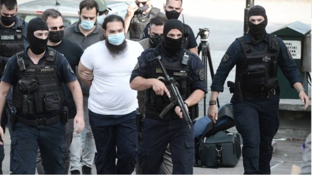Μονή Πετράκη: Στην Ευελπίδων χωρίς ράσα ο ιερέας που επιτέθηκε με βιτριόλι – Μαρτυρίες και ντοκουμέντα που σοκάρουν για τη ζωή του