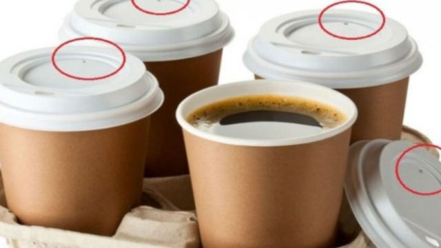 Σε τι χρησιμεύει τελικά η μικρή τρυπούλα στο καπάκι του καφέ;