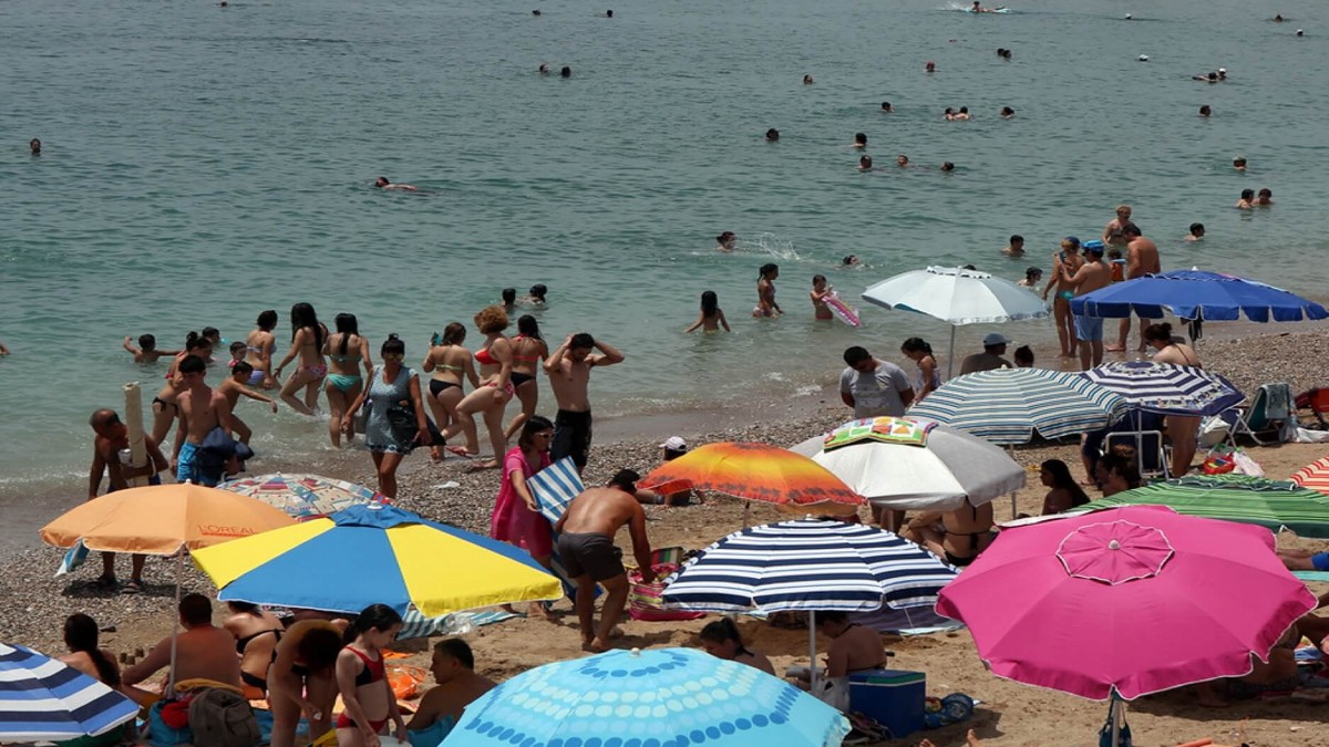 Καιρός: Ζέστη και τοπικές βροχές σήμερα του Αγίου Πνεύματος – Σε ποιες περιοχές και από πότε ο υδράργυρος θα «χτυπήσει» 43άρια
