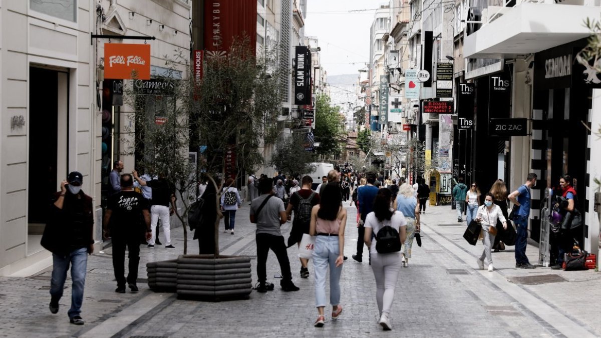 Αγίου Πνεύματος: Ποια καταστήματα παραμένουν σε λειτουργία – Το ωράριο