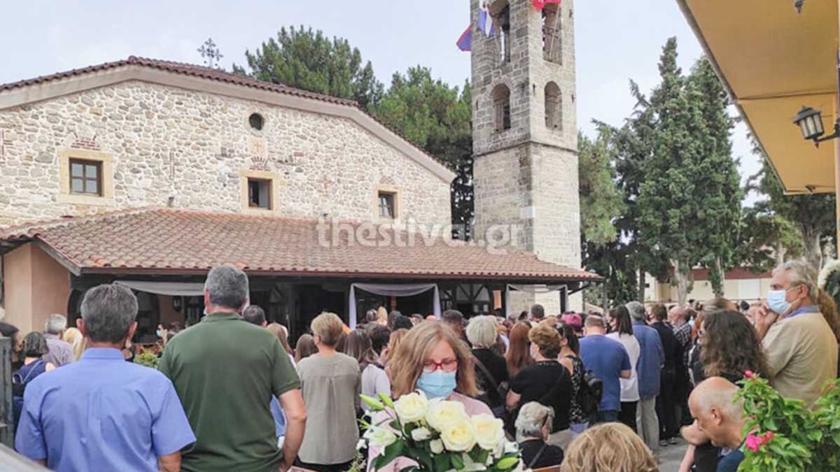 Θεσσαλονίκη: Σπάραξαν καρδιές στην κηδεία της 14χρονης – Η τραγική ιστορία πίσω από το θάνατό της