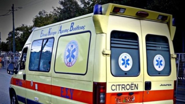 Τροχαίο: Χωρίς τις αισθήσεις της απεγκλωβίστηκε γυναίκα από αυτοκίνητο στην Κηφισίας