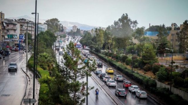 Κίνηση στους δρόμους: Στο “κόκκινο” ο Κηφισός – Πού υπάρχει μποτιλιάρισμα