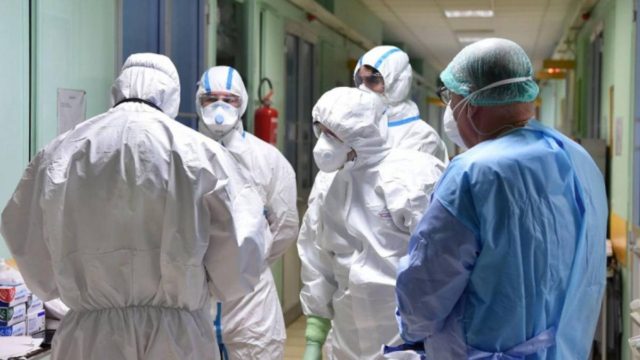 Κορωνοϊός: Συνεχίζεται η αποσυμφόρηση στο σύστημα υγείας – Τι ισχύει για τους θανάτους πλήρως εμβολιασμένων