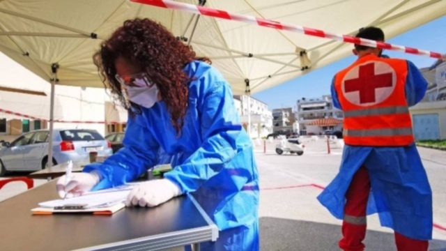 Κορωνοϊός: Ολοταχώς στην εκμηδένιση των θανάτων – Το ορόσημο στους εμβολιασμούς