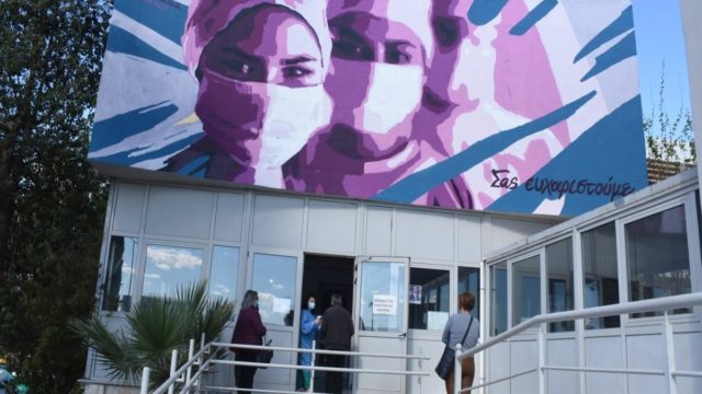 Μόσιαλος: Η μετάλλαξη Δέλτα μεταδίδεται πιο εύκολα στους ανεμβολίαστους