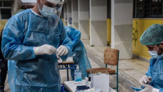 Κορωνοϊός: «Σβήνει» η πανδημία στην χώρα – Οριστικό τέλος για απαγόρευση κυκλοφορίας και μάσκες