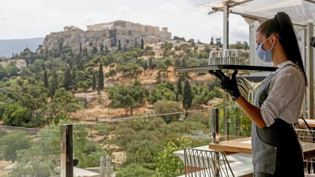 Κορωνοϊός: Τι αλλάζει από Δευτέρα στη ζωή μας – Όλα τα προνόμια των εμβολιασμένων
