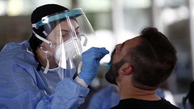 Κορωνοϊός: 140 κρούσματα στην Αττική και 22 στη Θεσσαλονίκη