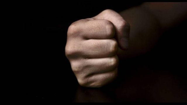 Άγριος ξυλοδαρμός 18χρονης στη Χαλκίδα: Σάπισε στο ξύλο την πρώην του επειδή έπινε καφέ με φίλους της!