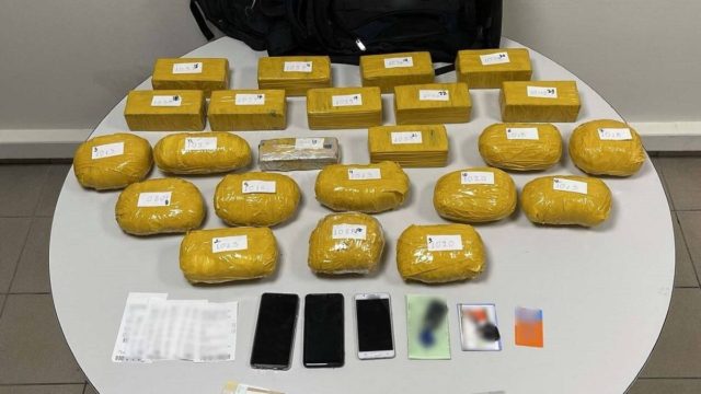 Χειροπέδες σε μέλη διεθνούς κυκλώματος –  Βρέθηκαν στην κατοχή τους πάνω από 23 κιλά ηρωίνης