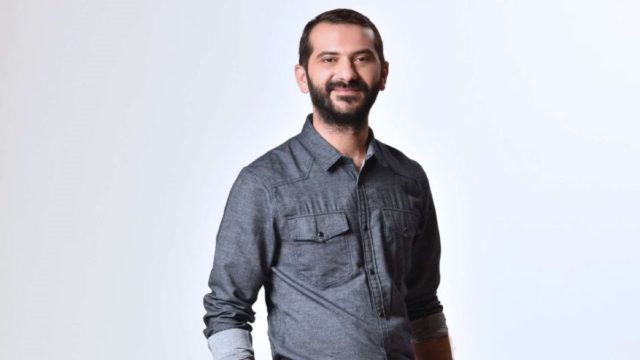 Τολμηρός ο Λεωνίδας Κουτσόπουλος – Εκανε ελεύθερη πτώση μετά τη χυλόπιτα στον Ατζούν