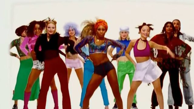 Macarena: Το τραγούδι φαινόμενο που χορεύουν μέχρι και σήμερα, 25 χρόνια μετά την κυκλοφορία του –  Το πραγματικό νόημα πίσω από το όνομα θα σας διαλύσει τη ψυχή