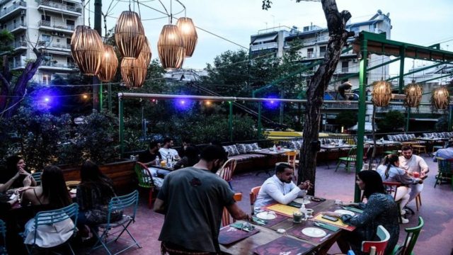 Άρση μέτρων: Μουσική στην εστίαση και νέο ωράριο κυκλοφορίας – Όλα όσα αλλάζουν από αύριο (12/06)
