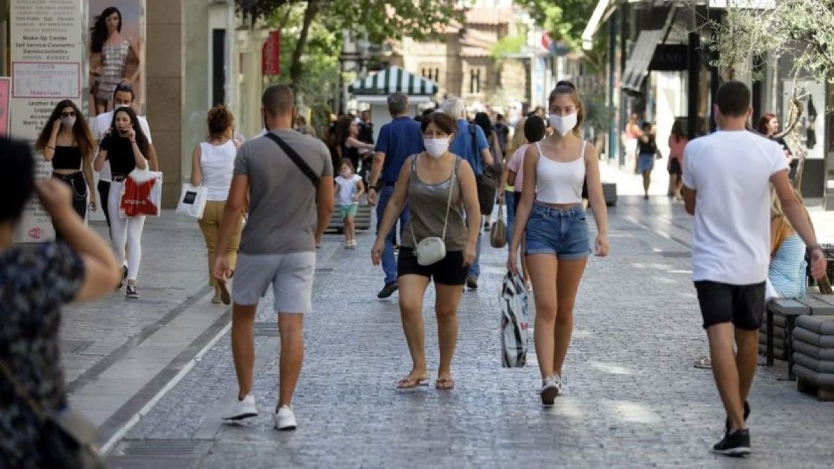 Τέλος οι μάσκες σε εξωτερικούς χώρους! Την Πέμπτη οι επίσημες αποφάσεις – Τι θα γίνει με την απαγόρευση κυκλοφορίας