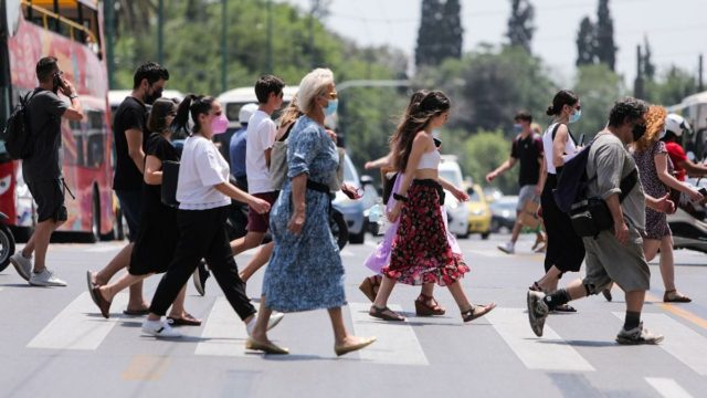 Μετάλλαξη Δέλτα: «Χτυπάει» και τους εμβολιασμένους – Μέχρι τέλος Αυγούστου θα κυριαρχήσει στη χώρα μας