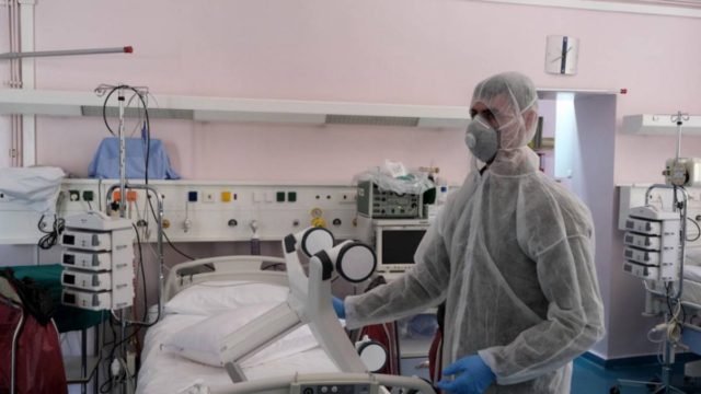 Σοκάρουν τα στοιχεία: Το 98% των νεκρών από κορωνοϊό στην Ελλάδα την τελευταία εβδομάδα δεν εμβολιάστηκαν!