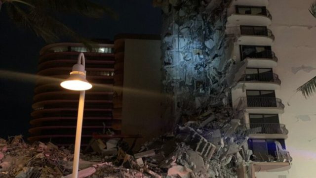 Μαϊάμι Μπιτς: Κατέρρευσε τμήμα πολυώροφου κτιρίου – Φόβοι για νεκρούς και εγκλωβισμένους