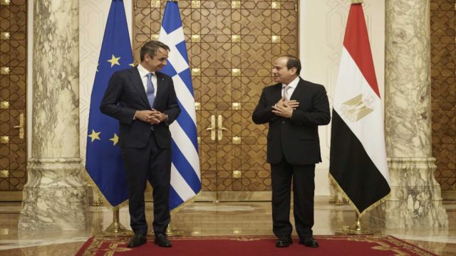 Μητσοτάκης – Αλ Σίσι: Eνίσχυση της διμερούς συνεργασίας και τους δεσμούς φιλίας των δύο χωρών – Κοινή πορεία σε Κυπριακό και Λιβύη