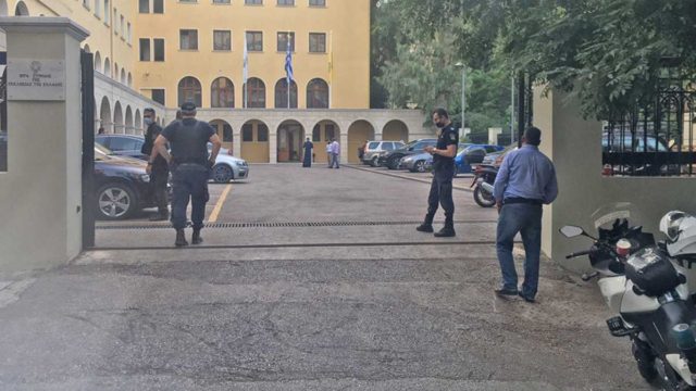 Επίθεση με βιτριόλι στη Μονή Πετράκη: «Τους επιτέθηκα γιατί…» – Η πρώτη τοποθέτηση του ιερέα δράστη