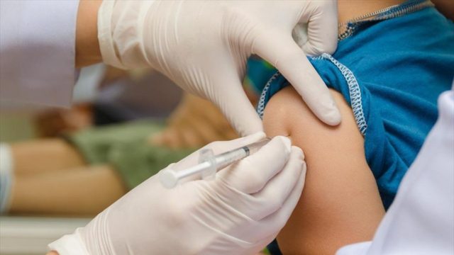 Κορωνοϊός: Προχωρά ο εμβολιασμός των ανηλίκων στην Ελλάδα – Τι κάνουμε αν δε θέλουμε δεύτερη δόση AstraZeneca