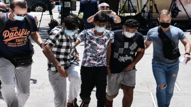 Άγιος Παντελεήμονας: Στον εισαγγελέα οι τρεις Πακιστανοί που κατηγορούνται για τον βιασμό 25χρονης εγκύου