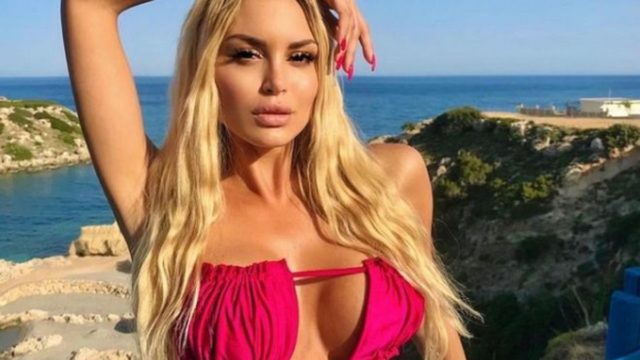 Ανεβάζει και άλλο τη θερμοκρασία η Αλεξάνδρα Παναγιώταρου με το «καυτό» της μαγιό