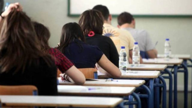 Πανελλαδικές εξετάσεις: Οι εκτιμήσεις για τις βάσεις των ΑΕΙ – Τι ισχύει για τα τεστ κορωνοϊού