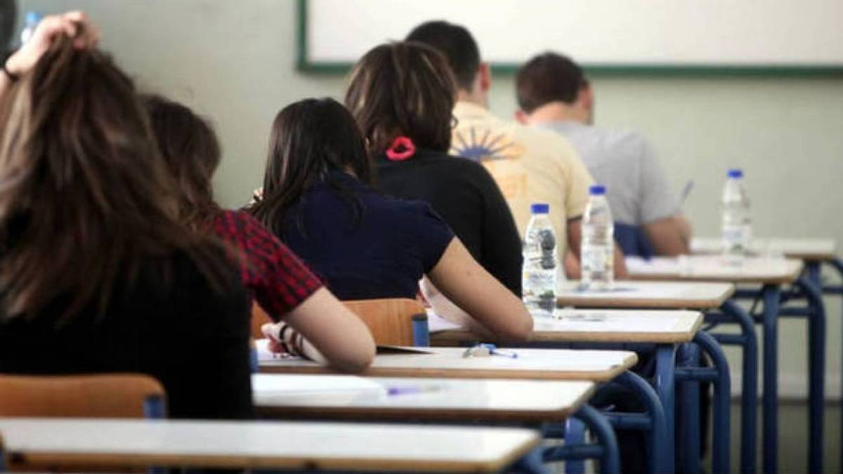 Πανελλαδικές εξετάσεις: Οι εκτιμήσεις για τις βάσεις των ΑΕΙ – Τι ισχύει για τα τεστ κορωνοϊού