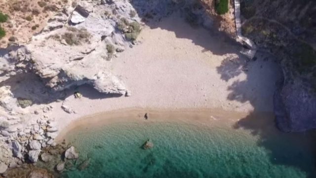 8+1 “μυστικές” παραλίες της Αττικής για να κάνετε το μπάνιο σας
